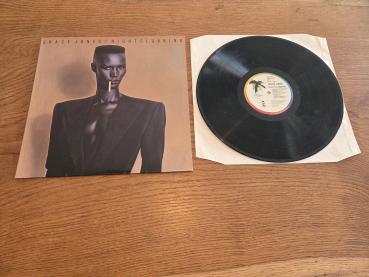 Grace Jones – Nightclubbing Island Records – ILPS 19624  Ital. Pressung VG+/VG+